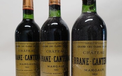 12 bouteilles CHÂTEAU BRANE CANTENAC 1982 2è GC Margaux (9 base goulot