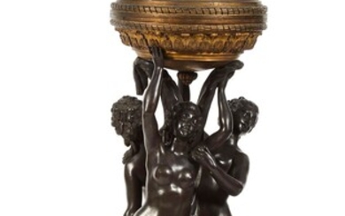 127 Les trois grâces Sculpture en bronze patiné et bronze doré à décor en ronde-bosse...