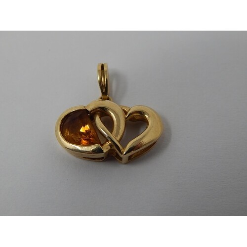 14ct gold vintage citrine twin hearts pendant (1.6g). 6111