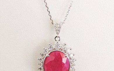 18 kt. White gold - Necklace with pendant - 8.01 ct Ruby - Diamond