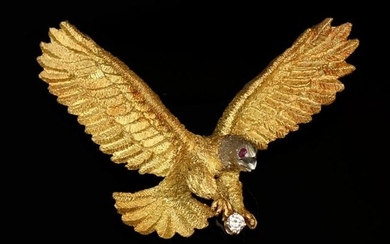 18K GOLD DIAMOND SET EAGLE IN FLIGHT PIN / BROOCH