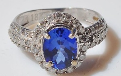18 Kt White gold ring - Blue tanzanite and 54 diamonds - Excellent condition - No Reserve