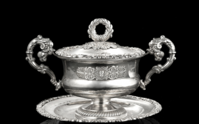 A silver sugar bowl. Turin, 19th century (h. cm 12) (g 600 ca.)