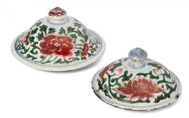 Two Chinese porcelain wucai covers, 17th century,...
