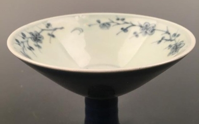 Chinese Blue-White 'Lotus' Standing Cup