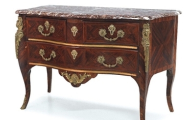 French Régence chest of drawers
