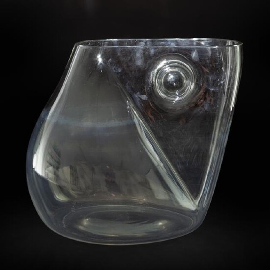 BARBINI ALFREDO Un vaso in cristallo, circa