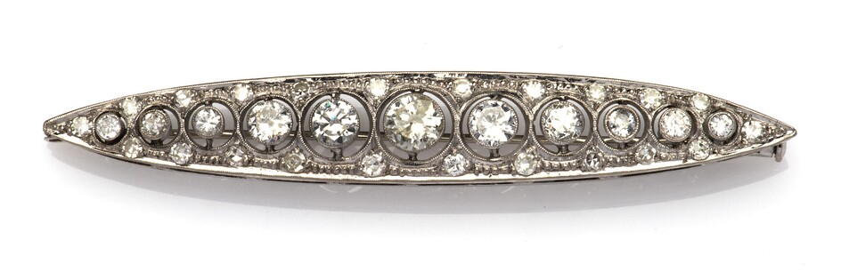 A Belle Epoque 14k gold diamond brooch
