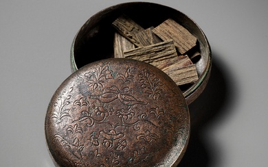 A COPPER ALLOY ‘MANDARIN DUCKS’ BOX AND COVER, TANG DYNASTY