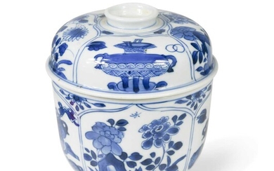 A Chinese blue and white bowl and cover, Qing Dynasty, Kangxi (1662-1722)