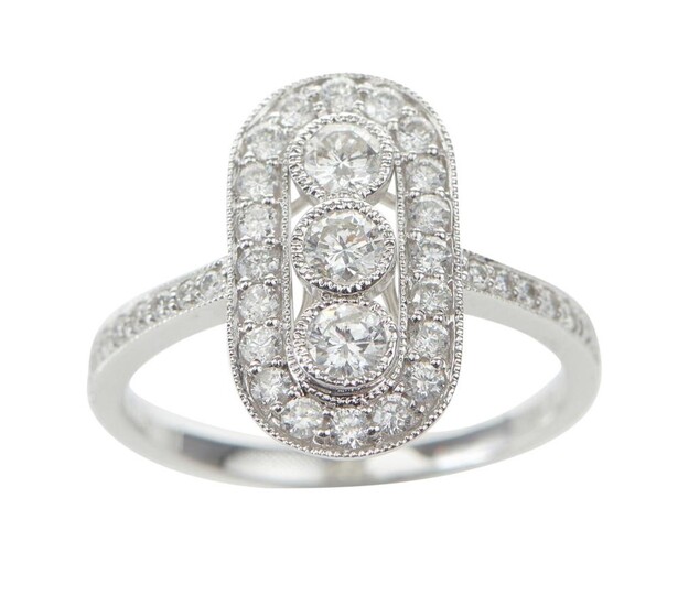A DIAMOND PLAQUE RING IN 18CT WHITE GOLD, TOTAL DIAMOND WEIGHT ESTIMATED 0.74CT, SIZE M-N, 3.2GMS