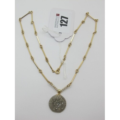 A Decorative Alternate Link and Bar Style Chain, stamped "9c...