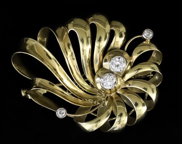 A Diamond Ribbon Pattern Brooch, Modern, in 14ct gold...