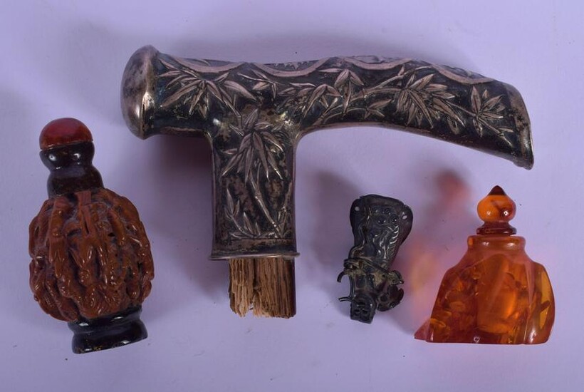 A FINE 19TH CENTURY CHINESE CARVED NUT AND AMBER SNUFF