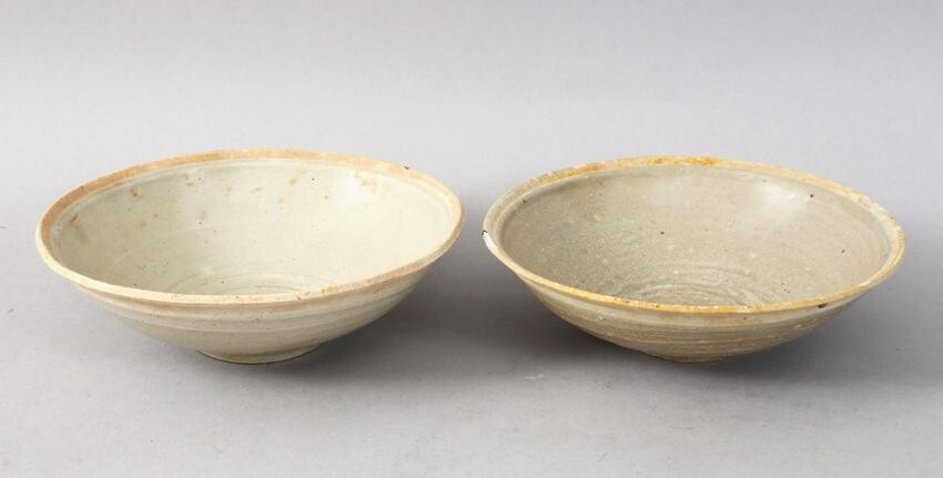 A GOOD PAIR OF EARLY CHINESE POTTERY BOWLS, 14.5cm