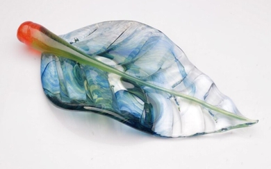 A Kosta Boda Art Glass 'My Wide Life; to the Ground' Leaf Sculptural Platter design by Ludvig Löfgren (L: 49cm)