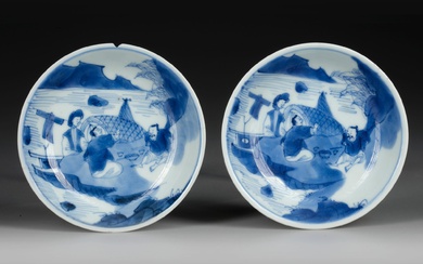 A PAIR OF BLUE AND WHITE DISHES, TRANSITIONAL PERIOD, 17TH CENTURY