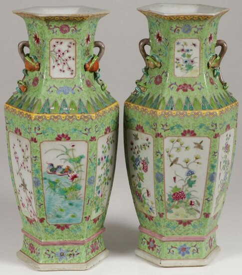 A PAIR OF CHINESE PORCELAIN VASES