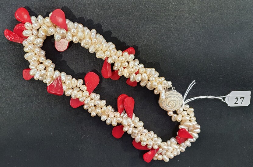A PEARL AND CORAL BEAD NECKLACE