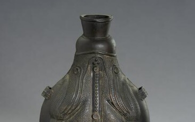 A REMARKABLE BRONZE TOAD FLASK