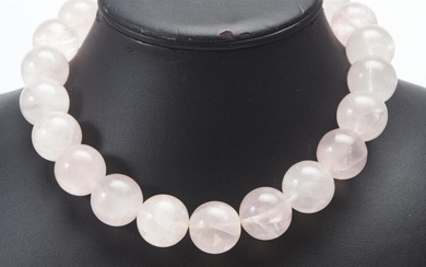 A STRAND OF LARGE ROSE QUARTZ BEADS MEASURING APPROXIMATELY 18MM, TO A SILVER CLASP, TOTAL LENGTH 420MM