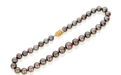 A Tahitian cultured pearl necklace
