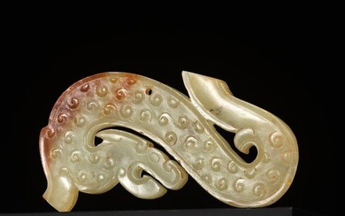 A YELLOW AND RUSSET JADE 'DRAGON' SILHOUETTE PENDANT, WARRING STATES PERIOD