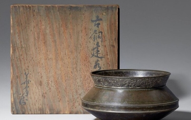 A bronze vessel for discarded water (kensui). 19th century