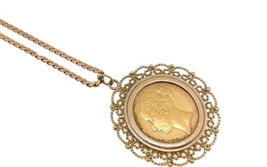 A full sovereign pendant and chain