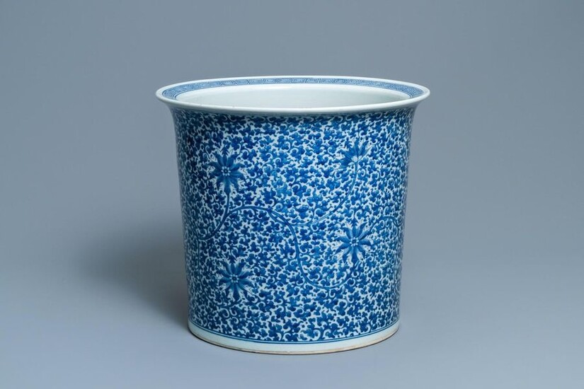 A large Chinese blue and white 'lotus scroll' jardiniere, 19th C.