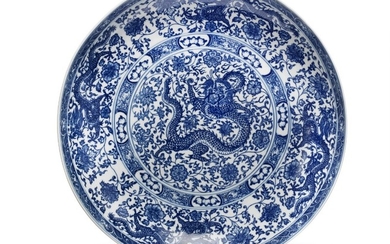 A large Chinese porcelain dish. Marked Qianlong, but Republic 1912–1949. Diam. 40 cm.
