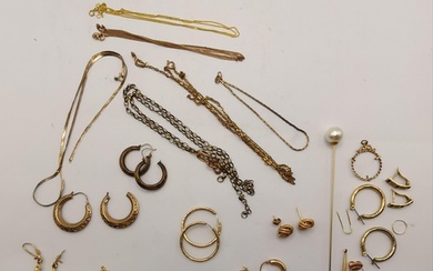 A mixed group of 9 carat gold and yellow metal jewellery, in...