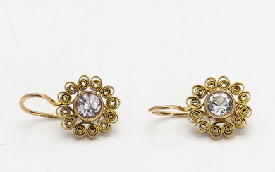 A pair of 14K gold filigree earrings, synthetic stones. Westerback, Helsinki 1947.