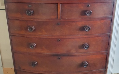 A really good Victorian Mahogany tall bow fronted Chest of D...