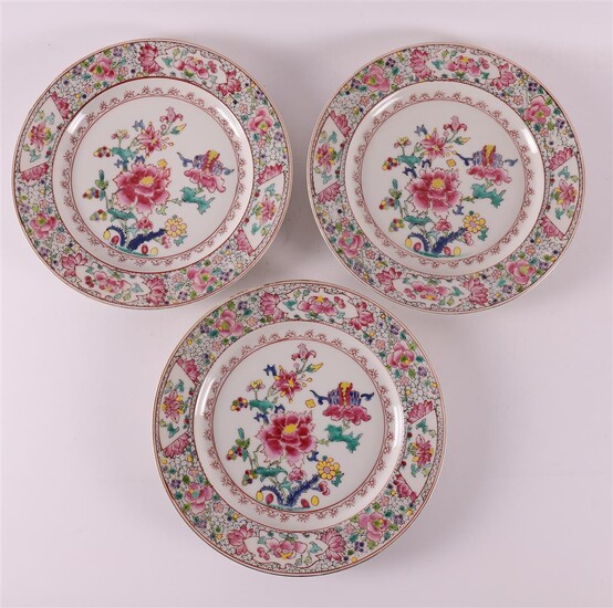 (-), A series of three porcelain famille rose...