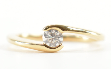 A yellow gold & diamond crossover solitaire ring. The single stone engagement style ring having a central round cut diamond to crossover shoulders & tapering shank. Unmarked, tests indicate high carat gold. Diamond measures approx 4x4.2x2.7mm. Total...