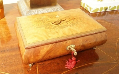 AMBOYNA AND MARQUETRY MUSICAL JEWELLERY BOX