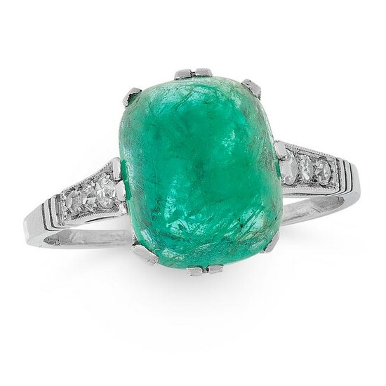 AN ART DECO EMERALD AND DIAMOND DRESS RING, EARLY 20TH