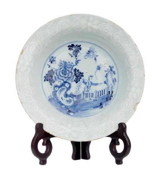 AN ENGLISH DELFT BLUE AND WHITE SOUP PLATE
