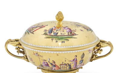 AN ORMOLU-MOUNTED MEISSEN PORCELAIN GOLD-GROUND TWO-HANDLED ECUELLE AND COVER CIRCA 1735, THE MOUNTS PROBABLY 18TH CENTURY AND LATER, BLUE CROSSED SWORDS MARK