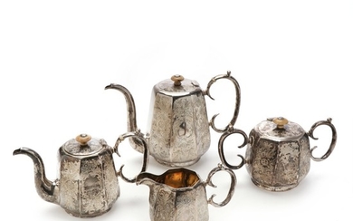 Alexander Alexeiev Muchin: A Russian silver tea- and coffee set and bread basket. Moscow 1870. Weight 2563 g. H. 7–15 cm. (5).