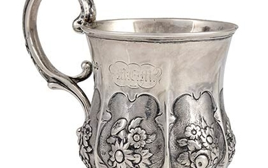 An English sterling silver mug - London 1832, Benjamin III...