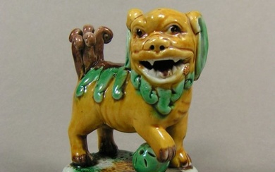 An 'emaille sur biscuit' so-called 'spinach and egg' painted sculpture of a Buddhist lion - Porcelain - China - Qing Dynasty (1644-1911)