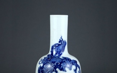 An exquisite blue and white phoenix pattern vase