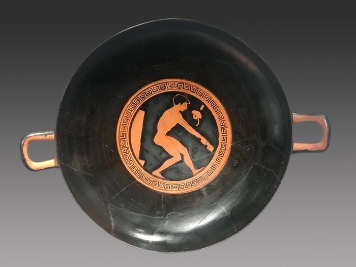 Ancient Greek Ceramic Superb Kylix depicting an athlete with TL 30x 22 cms - (1)