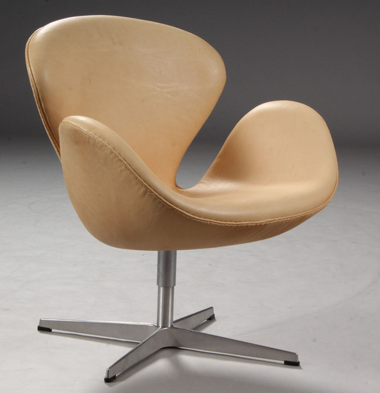 Arne Jacobsen. 'The Swan', lounge chair, Model 3322