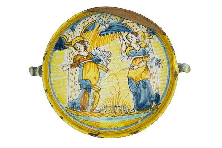 Bowl Bowl with two elaborate handles. Majolica painted in polychromy...