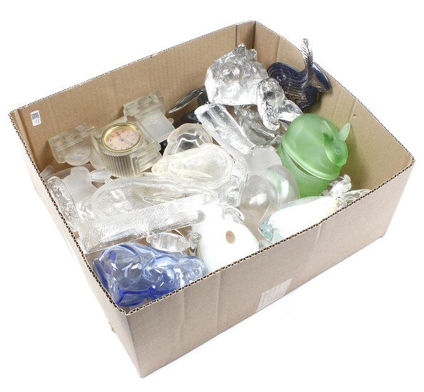 (-), Box of various glass figurines, trays and...