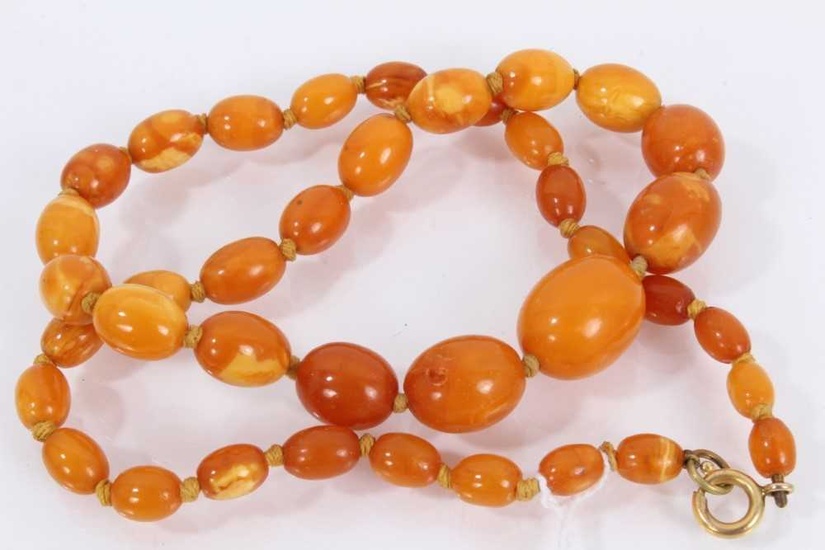 Butterscotch amber graduated bead necklace with oval polished beads, the largest measuring 15mm x 10mm and the smallest 6mm x 4mm, 44cm long