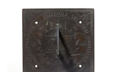CADRAN SOLAIRE MACONNIQUE EN BRONZE PATINE A patinated bronze Masonic sundial